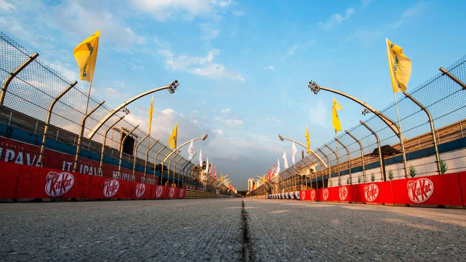 Pista pronta para o Fórmula Indy 300 em São Paulo