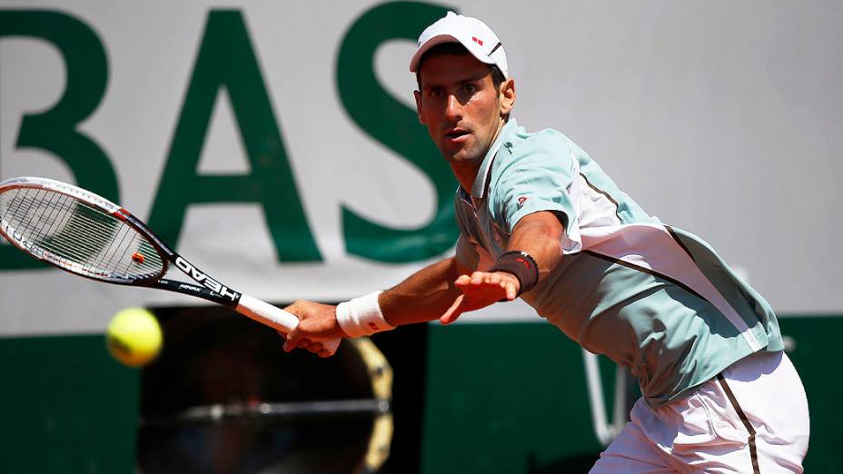Novak Djokovic durante partida contra Rafael Nadal válida pela semi-final de Roland Garros
