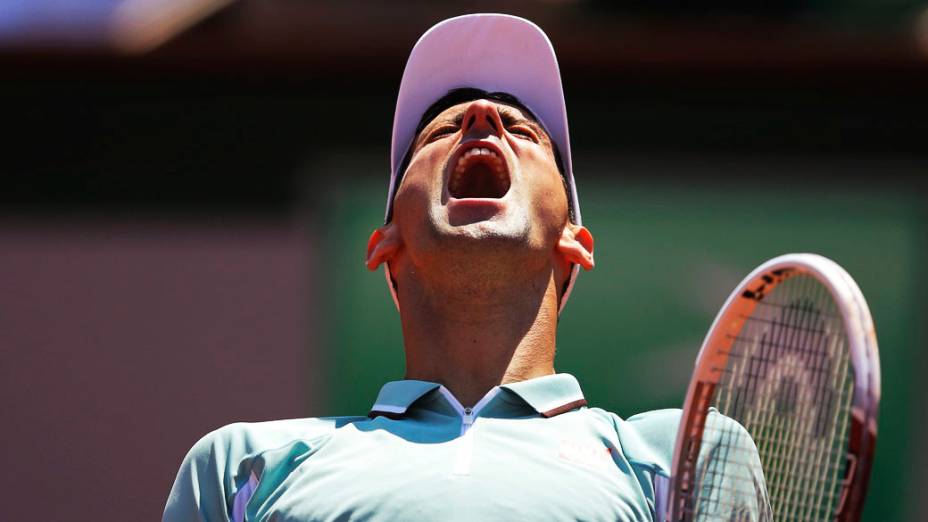 Novak Djokovic durante partida contra Rafael Nadal válida pela semi-final de Roland Garros