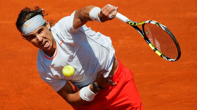 Rafael Nadal durante partida contra Novak Djokovic válida pela semi-final de Roland Garros