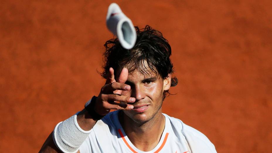 Rafael Nadal durante partida contra Novak Djokovic válida pela semi-final de Roland Garros