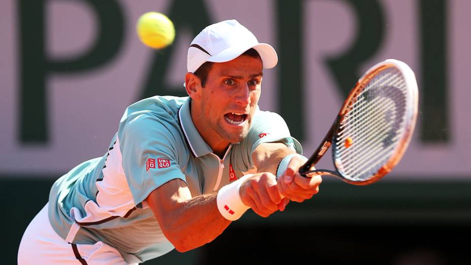 Novak Djokovic durante partida contra Rafael Nadal válida pela semi-final de Roland Garros