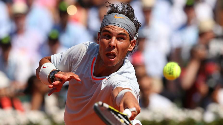 Rafael Nadal durante partida contra Novak Djokovic válida pela semi-final de Roland Garros