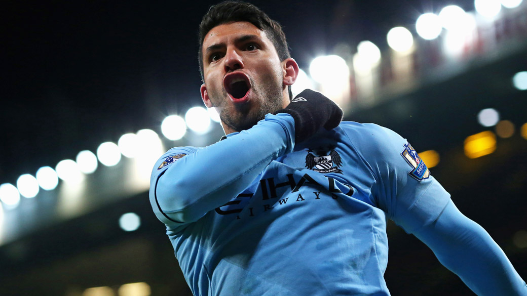 Jogador do Manchester City Sergio Agüero, comemora o segundo gol contra o Manchester United pelo campeonato Ingês