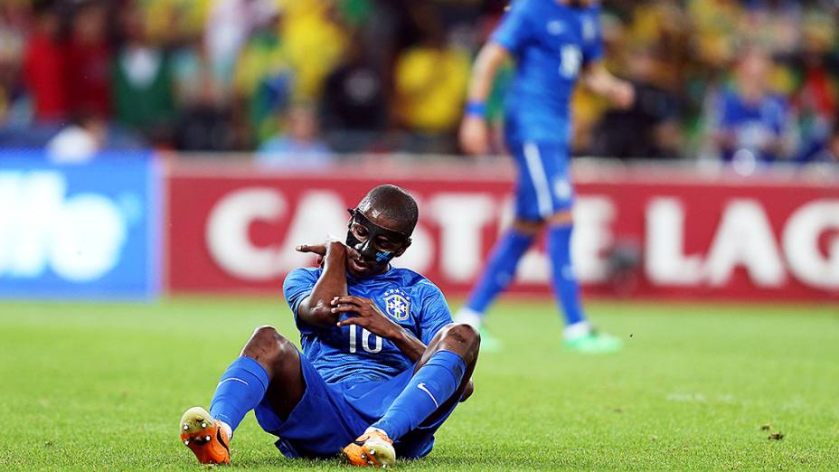 Ramires durante o amistoso entre Brasil e África do Sul, realizado no Estádio Soccer City, em Johannesburgo