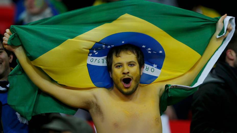 Torcida chega para amistoso de Brasil e Inglaterra no Estádio de Wembley em Londres