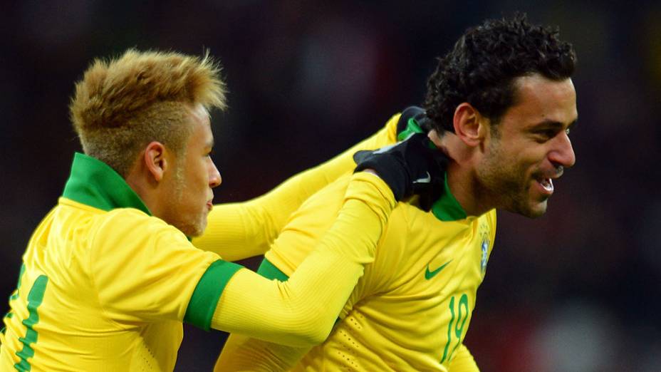 Fred comemora após marcar gol de empate no amistoso entre Brasil e Inglaterra em Wembley