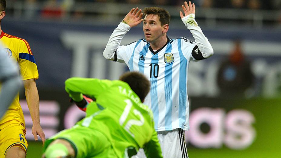 Lionel Messi no empate sem gols entre Argentina e Romênia em amistoso disputado em Bucareste