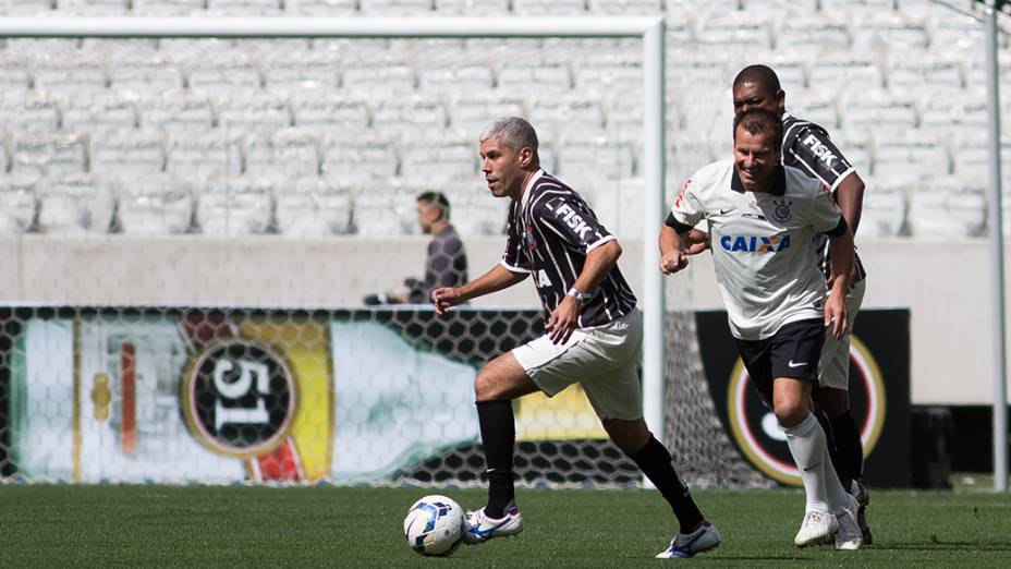 Ricardinho e Dunga também participaram do teste da Arena Corinthians