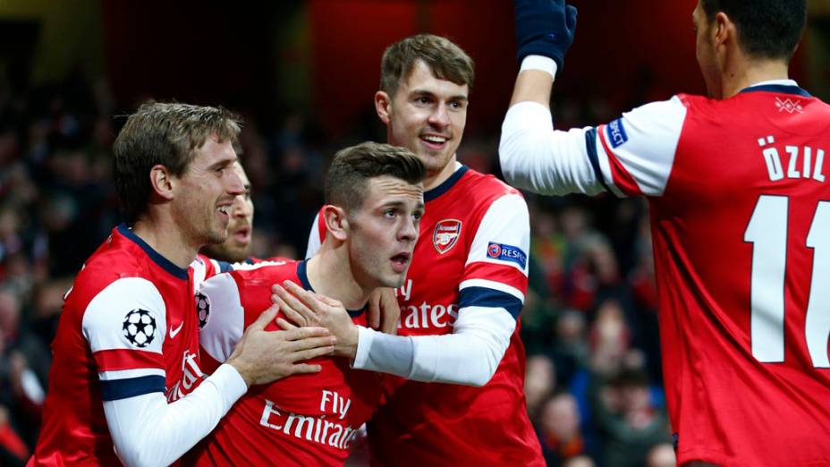 Jogadores do Arsenal comemoram gol contra o Olympique Marselha, pela Liga dos Campeões em Londres