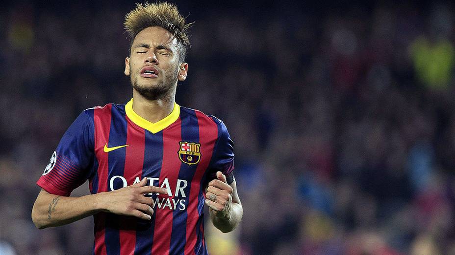 Neymar lamenta chance perdida na vitória de 2 a 1 do Barcelona sobre o Manchester City, na partida válida pelas oitavas de final da Liga dos Campeões