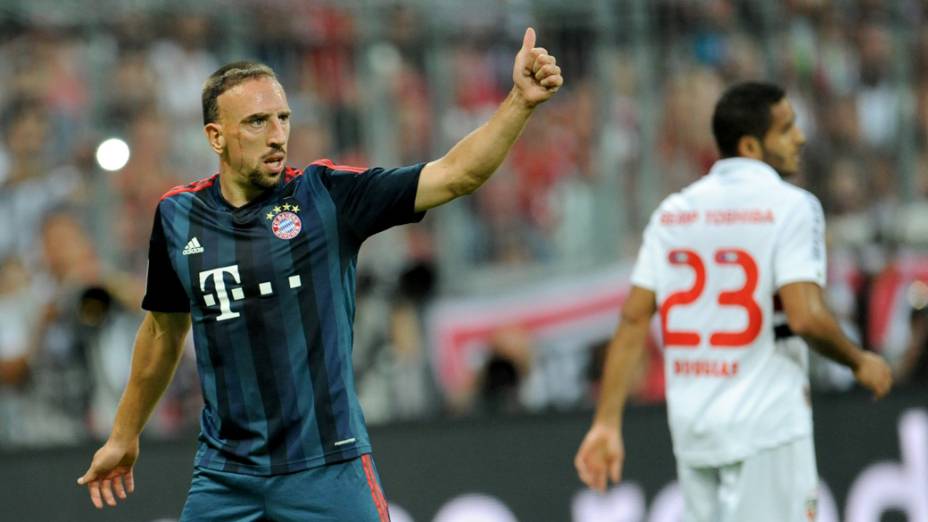 O jogador do Bayern, Ribery, gesticula durante a partida contra o São Paulo pela Copa Audi