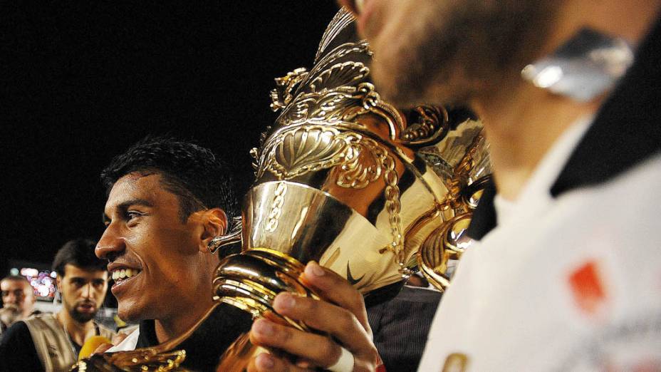 Paulinho do Corinthians comemora a conquista do Campeonato Paulista