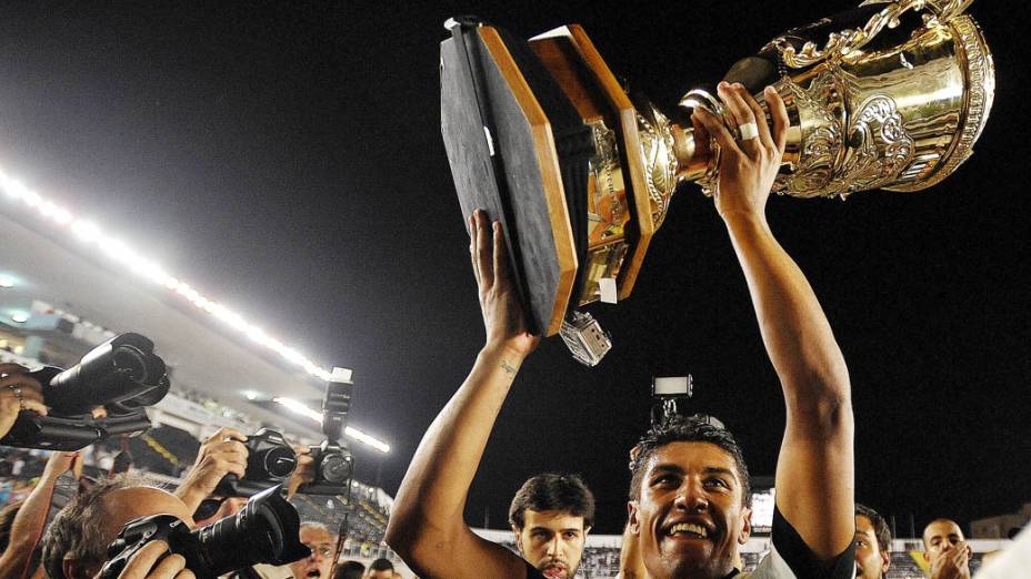 Paulinho do Corinthians comemora a conquista do Campeonato Paulista