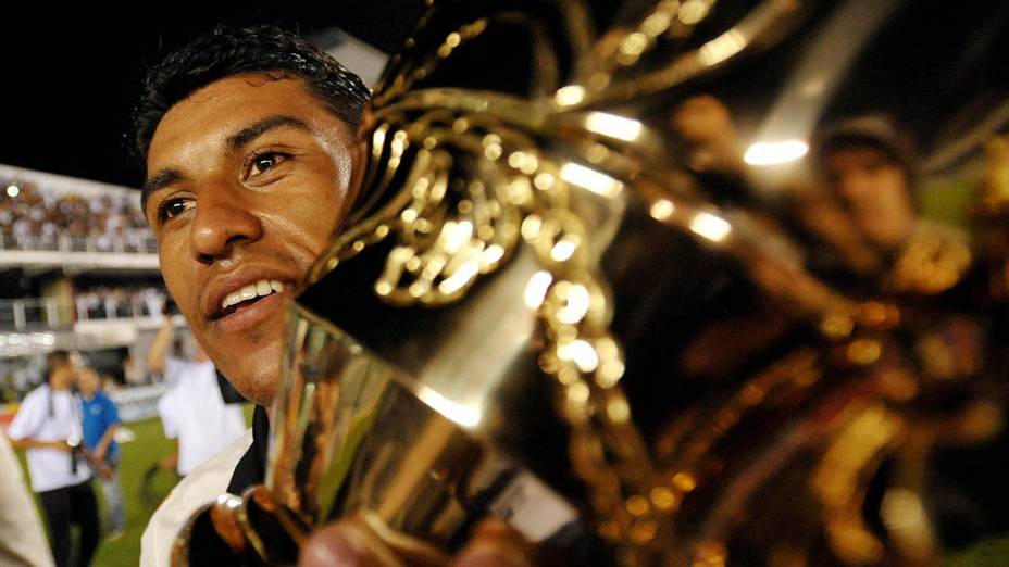 Paulinho do Corinthians comemora a conquista do Campeonato Paulista