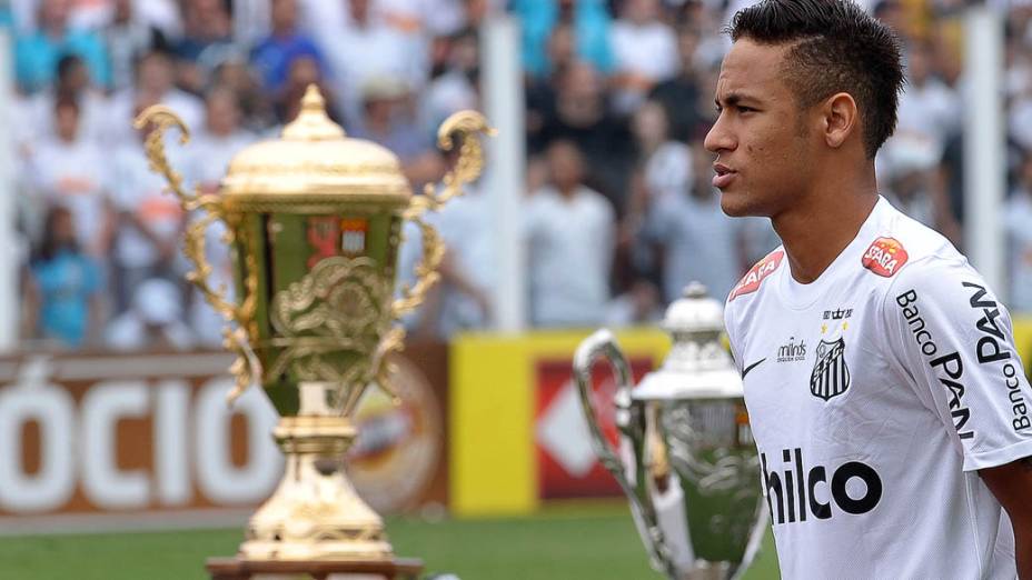 Neymar antes da partida contra o Corinthians, válida pela final do Campeonato Paulista 2013