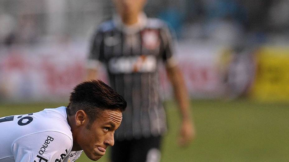 Atacante Neymar durante a partida contra o Corinthians, válida pela final do Campeonato Paulista 2013