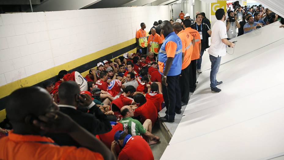 Torcedores chilenos são presos após confusão no centro de imprensa do Maracanã