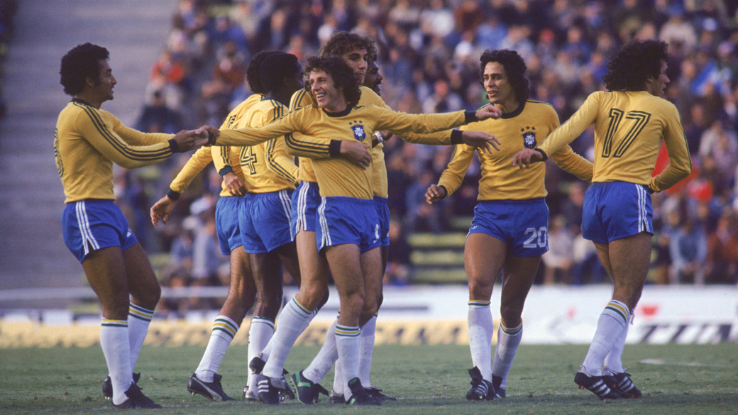 Jogadores do Brasil, comemorando gol contra o Peru, na Copa do Mundo de 1978, em Mendonza