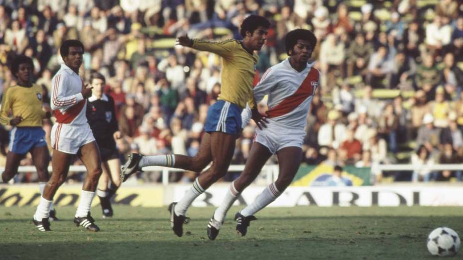 Cerezo, do Brasil, durante jogo entre Brasil e Peru, partida válida pela Copa do Mundo de 1978