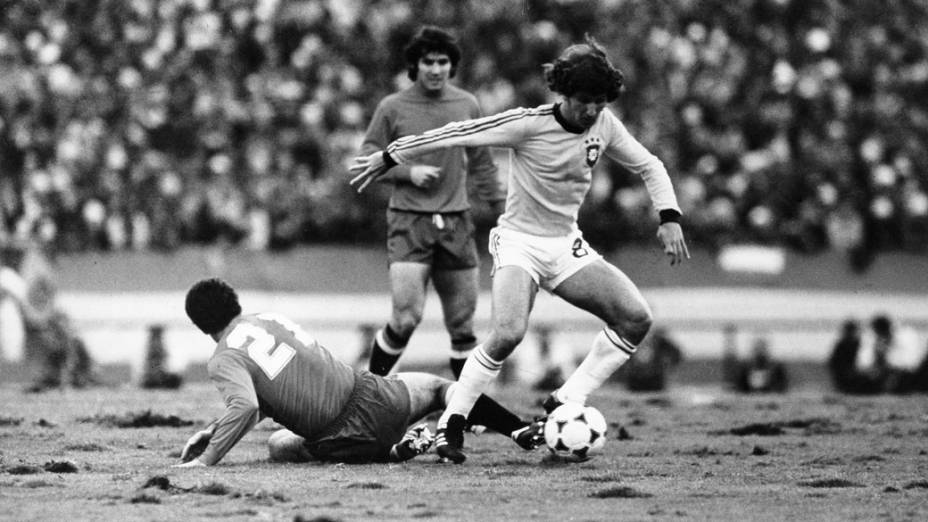 Zico em Brasil 0 x 0 Espanha, partida válida pela Copa do Mundo de 1978