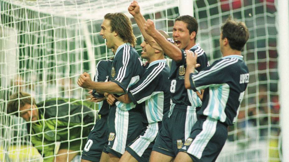 Jogadores da Argentina comemorando gol contra a Inglaterra na Copa de 1998