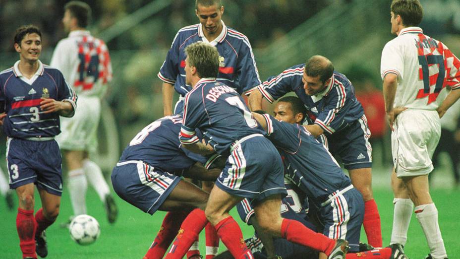Jogadores da França comemorando a classificação para a final da Copa do Mundo, na semifinal contra a Croácia