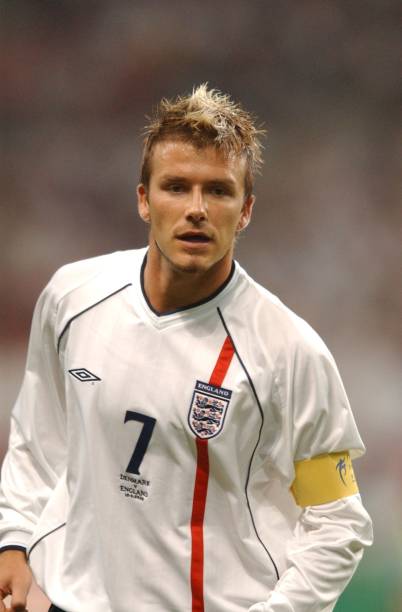 O astro inglês David Beckham durante jogo contra a Dinamarca, na Copa do Mundo de 2002