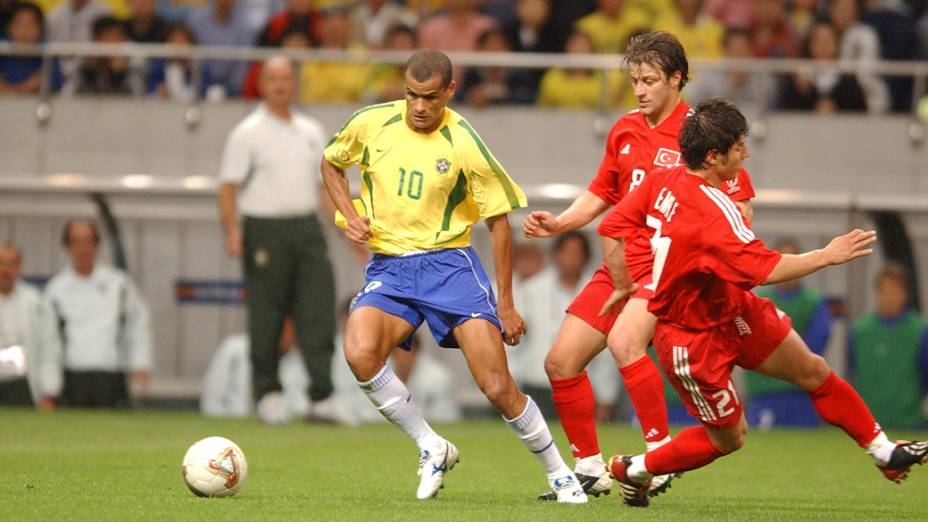 Rivaldo no jogo entre Brasil e Turquia pela Copa do Mundo de 2002