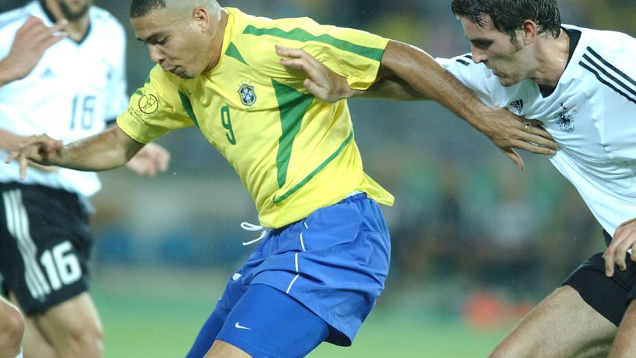 Ronaldo no jogo entre Brasil e Alemanha na final da Copa do Mundo de 2002