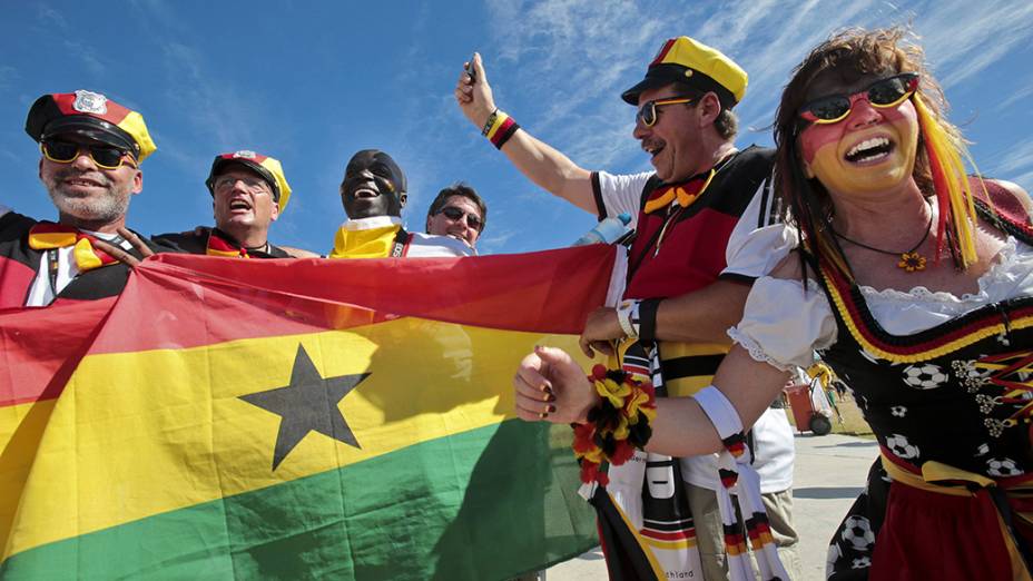 Torcedores de Alemanha e Gana chegam no Castelão, em Fortaleza