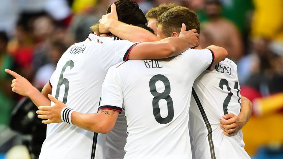 Jogadores da Alemanha comemoram gol contra Gana no Castelão, em Fortaleza