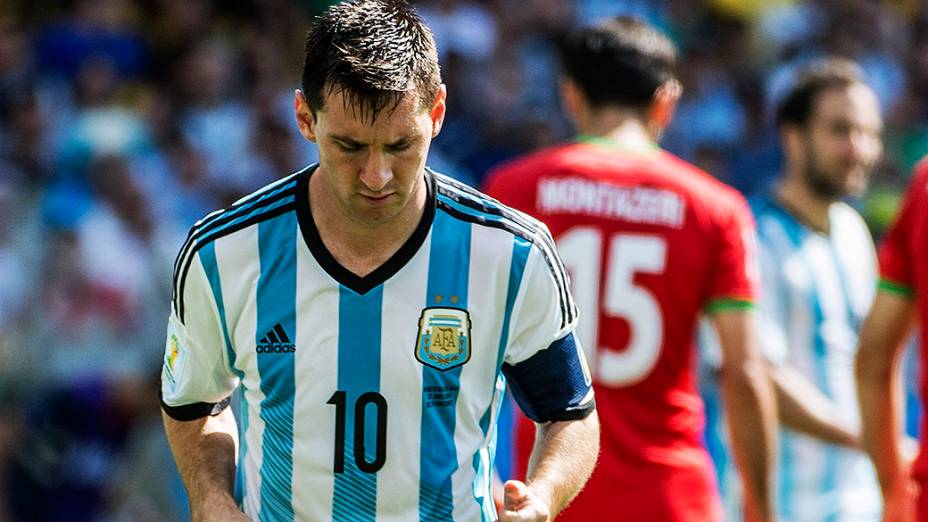O argentino Messi lamenta gol perdido no jogo contra o Irã no Mineirão, em Belo Horizonte