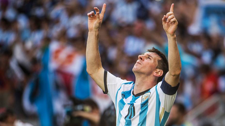 Lionel Messi comemora o único gol da Argentina contra o Irã no Mineirão, em Belo Horizonte