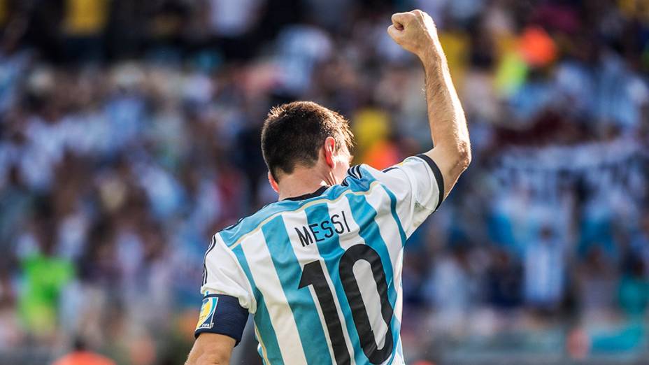 Lionel Messi comemora o único gol da Argentina contra o Irã no Mineirão, em Belo Horizonte