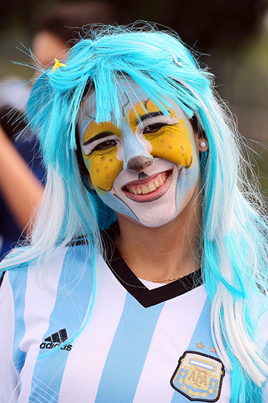 Em Porto Alegre, torcedora argentina chega ao estádio Beira Rio para acompanhar partida contra a Nigéria