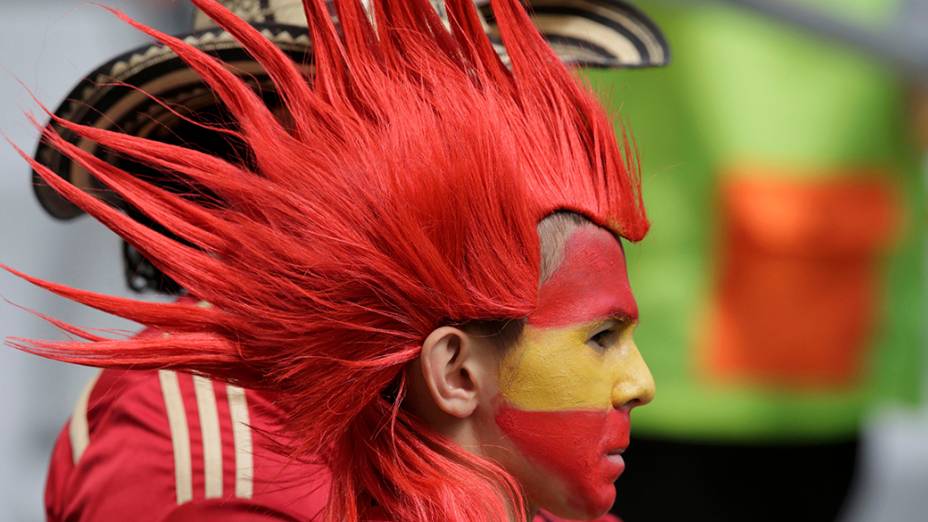 Torcedores chegam para a partida entre Austrália e Espanha, na arena Baixada, em Curitiba