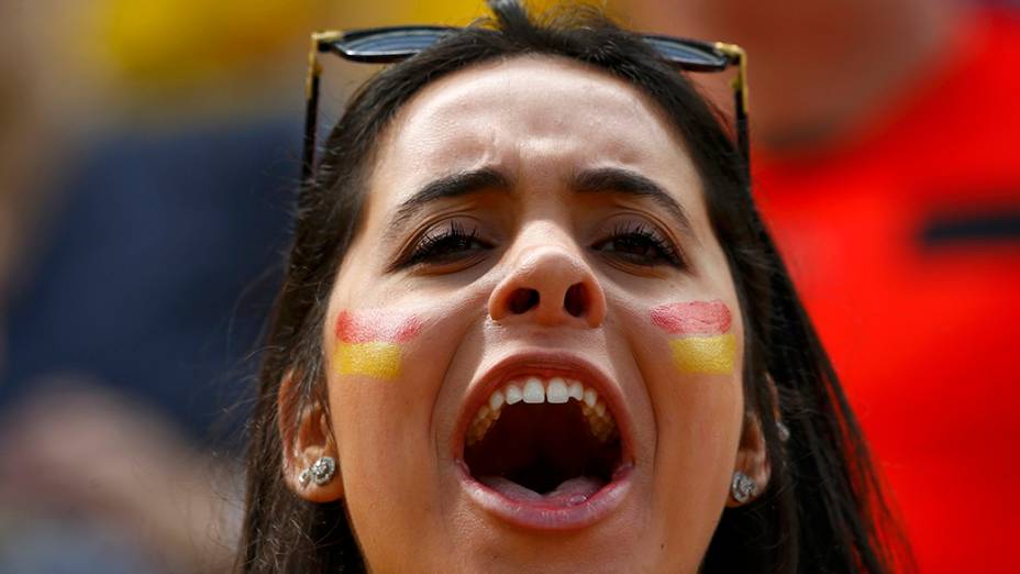 Torcedores chegam para a partida entre Austrália e Espanha, na arena Baixada, em Curitiba