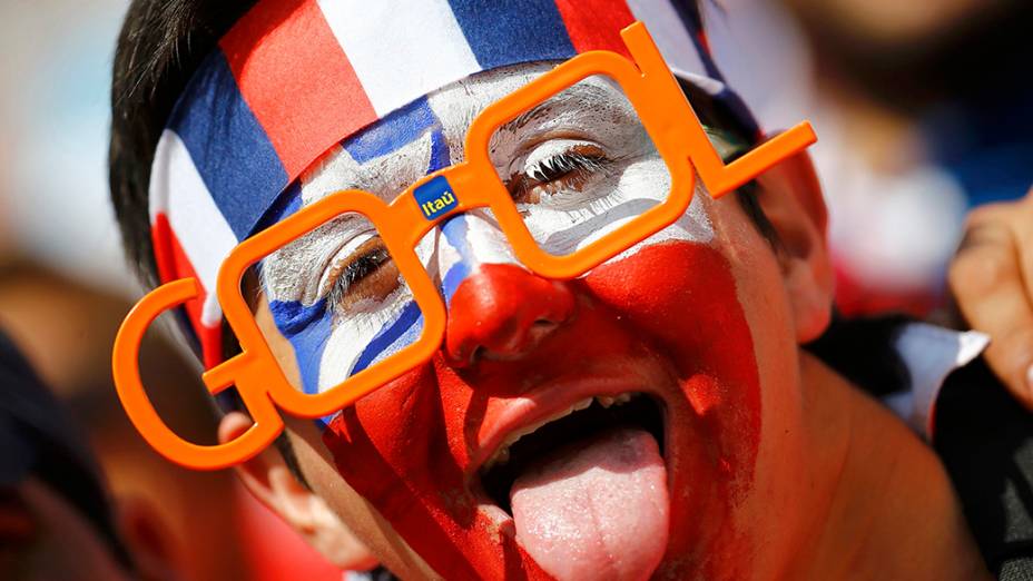 Torcedores chegam ao estádio Itaquera para partida entre Holanda e Chile, em São Paulo