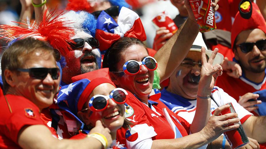 Torcedores chegam ao estádio Itaquera para partida entre Holanda e Chile, em São Paulo