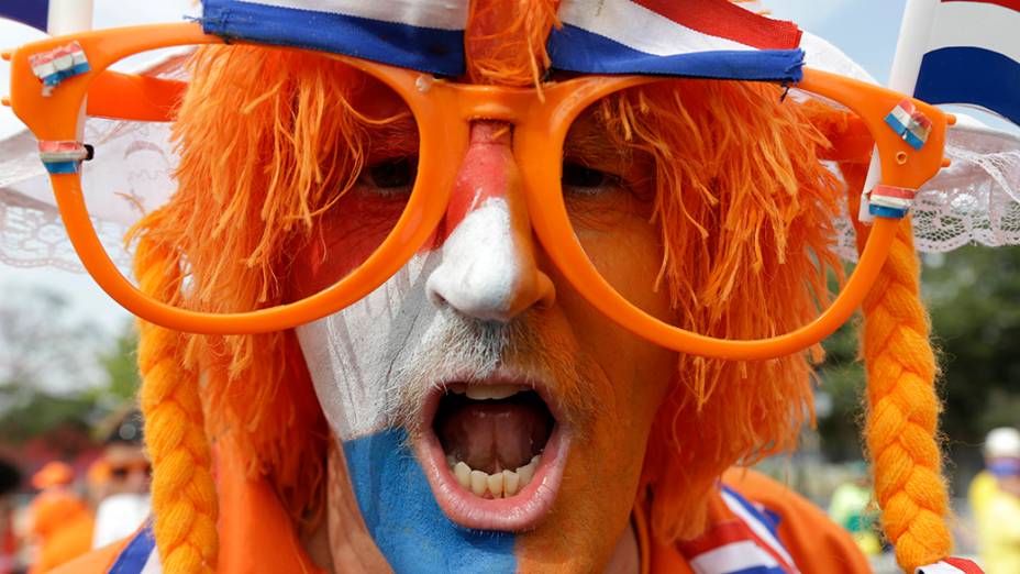 Torcedores chegam ao estádio Itaquera para partida entre Holanda e Chile, em São Paulo