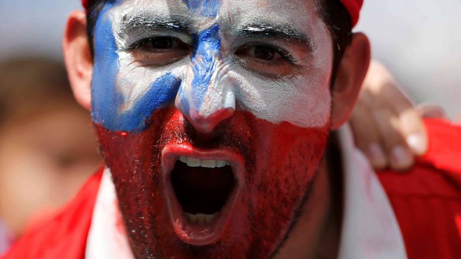 Torcedores chegam ao estádio Itaquera para partida entre Holanda e Chile, em São Paulo