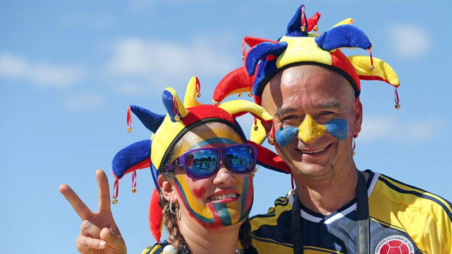 Torcedores chegam para a partida entre Colômbia e Japão, na arena Pantanal, em Cuiabá