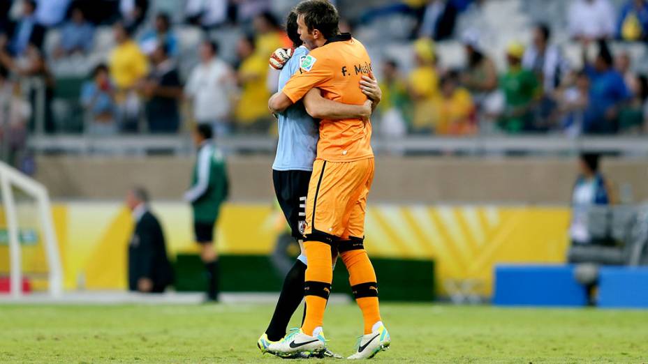 Brasil vence o Uruguai por 2 a 1 no Mineirão e garante a ida pra final da Copa das Confederações no Maracanãq