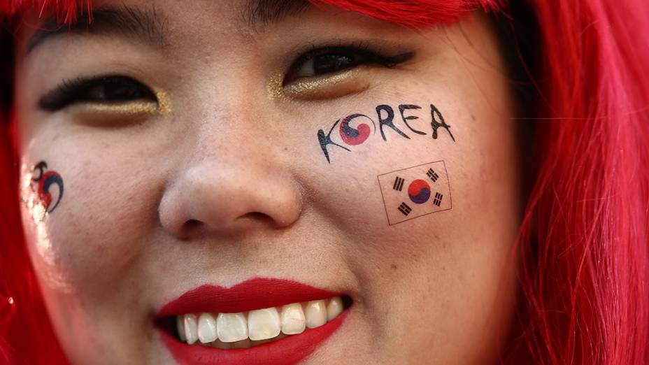 Torcedora da Coreia do Sul durante o jogo contra a Bélgica no Itaquerão, em São Paulo