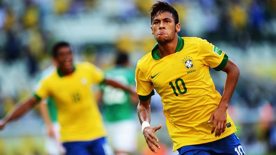 Neymar marca o primeiro gol do Brasil na partida contra o México nesta quarta-feira (19), em Fortaleza