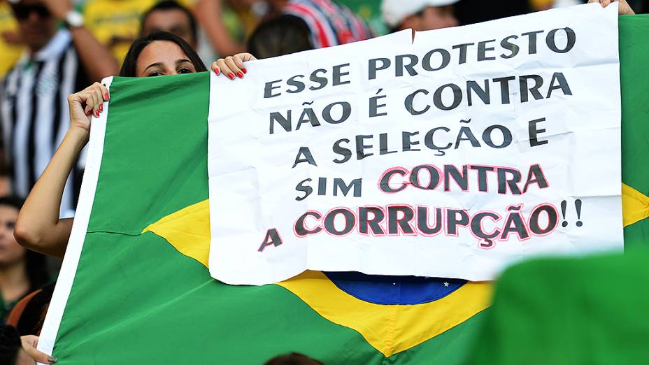 Cartaz no Estádio Castelão durante a Copa das Confederações