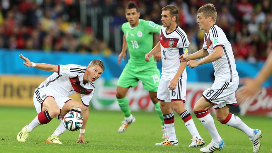 Alemanha é pressionada pela Argélia no primeiro tempo no Beira-Rio, em Porto Alegre