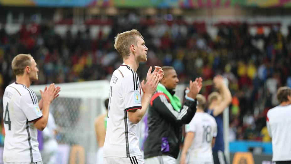 Jogadores da Alemanha comemoram vitória na prorrogação sobre a Argélia no Beira-Rio, em Porto Alegre