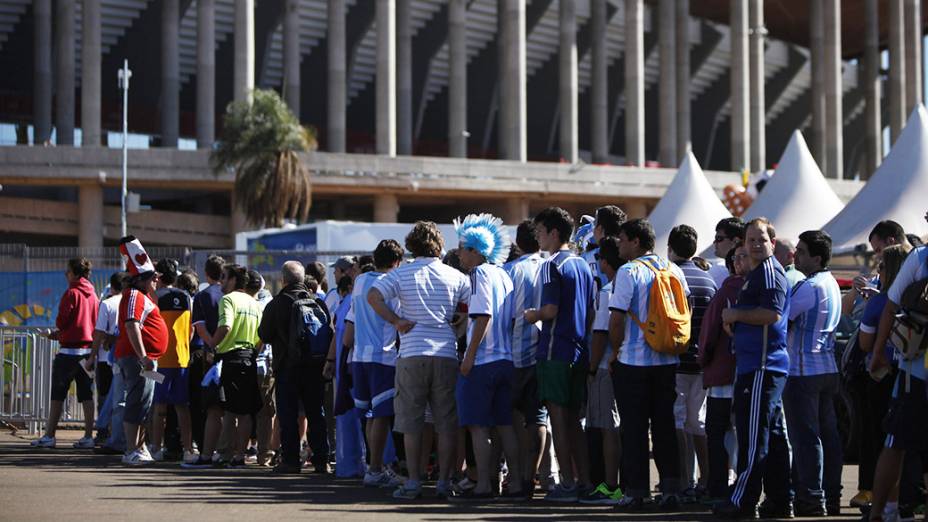 Torcedores chegam no Mané Garrincha para o jogo entre Argentina e Bélgica, em Brasília